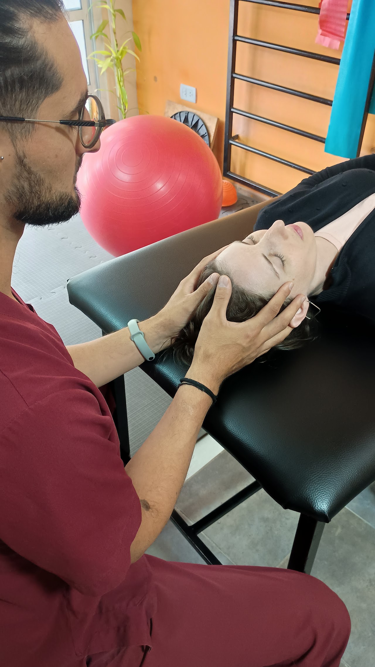 Área de rehabilitación motora y readaptación física con bandas de resistencia